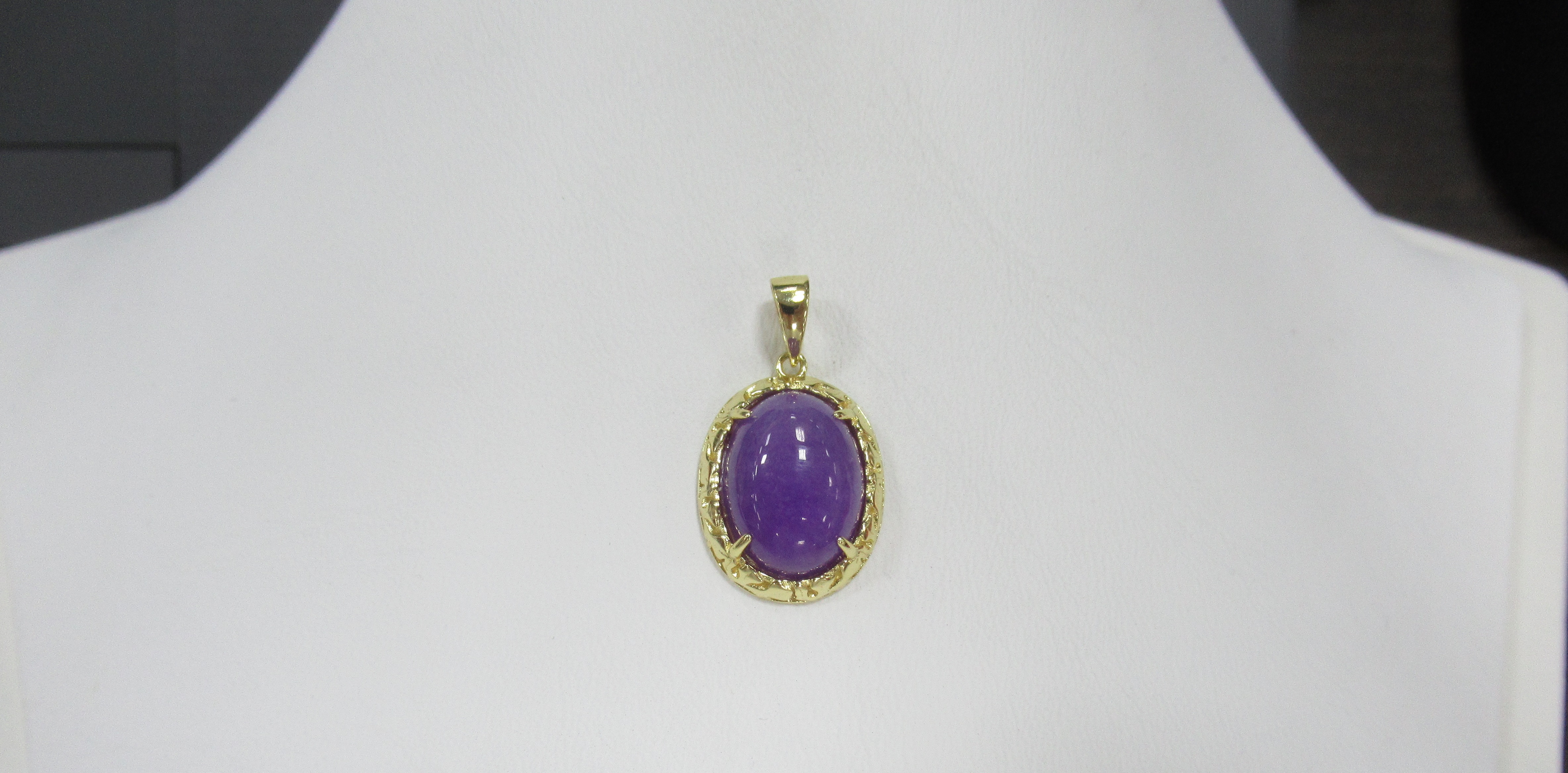 Серебряная подвеска с лавандовым жадеитом